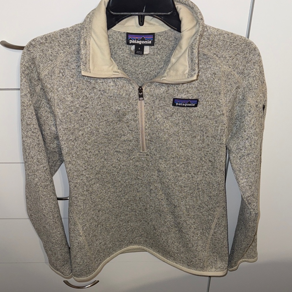Patagonia Heathered Gray and Cream Fleece Pullover